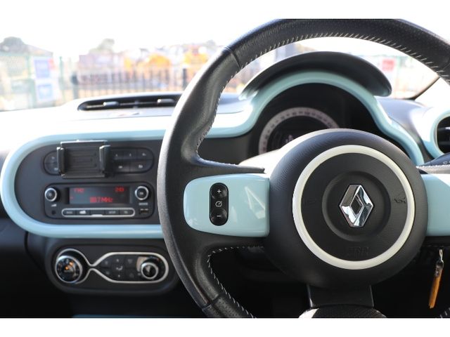 RENAULT TWINGO 2018 Image 31
