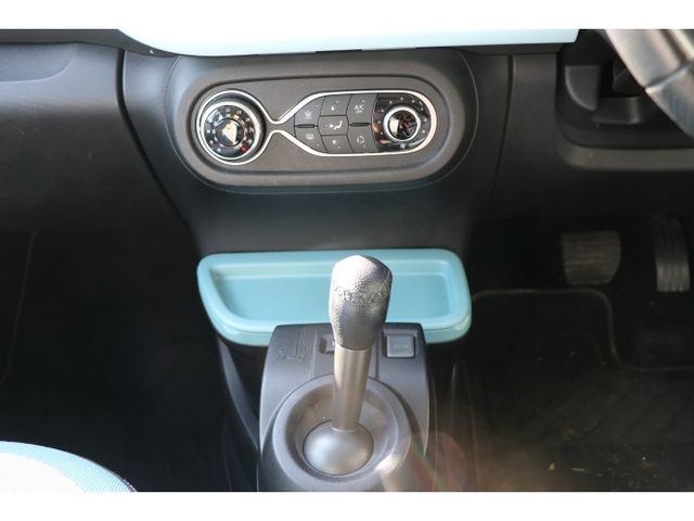 RENAULT TWINGO 2018 Image 31