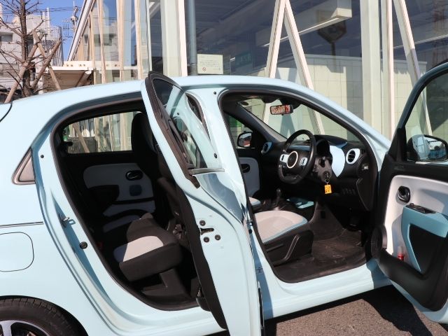 RENAULT TWINGO 2018 Image 31