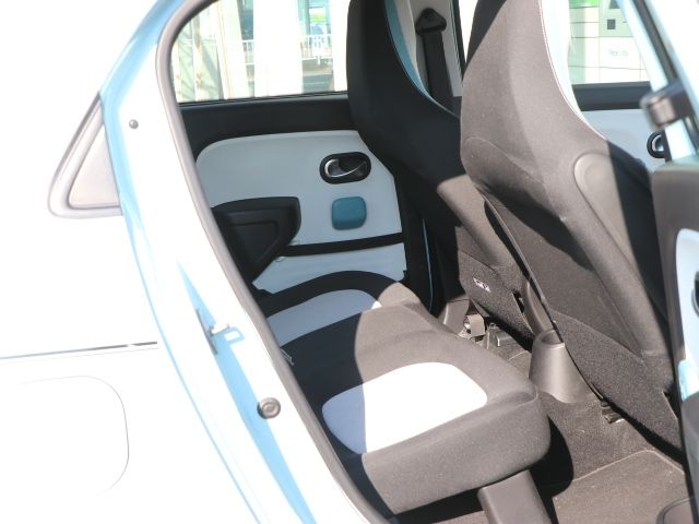 RENAULT TWINGO 2018 Image 31