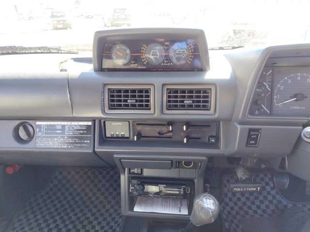 TOYOTA HILUXSURF WAGON 2WD 1986 Image 31