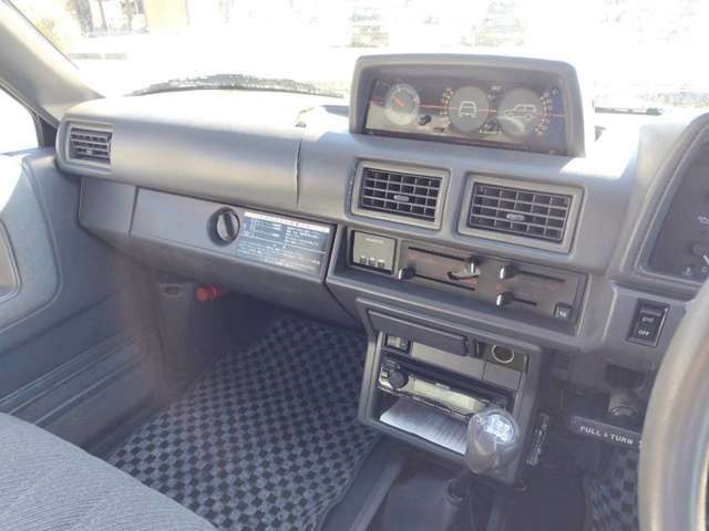 TOYOTA HILUXSURF WAGON 2WD 1986 Image 31