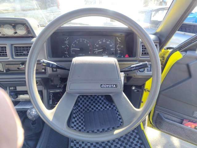 TOYOTA HILUXSURF WAGON 2WD 1986 Image 31