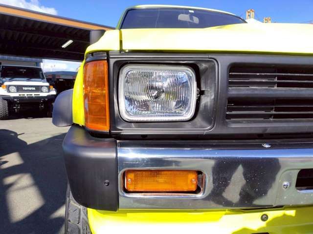 TOYOTA HILUXSURF WAGON 2WD 1986 Image 31