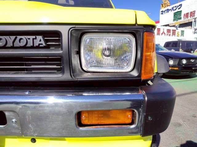 TOYOTA HILUXSURF WAGON 2WD 1986 Image 31