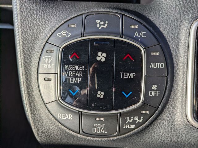 TOYOTA NOAH HYBRID 4WD 2015 Image 31