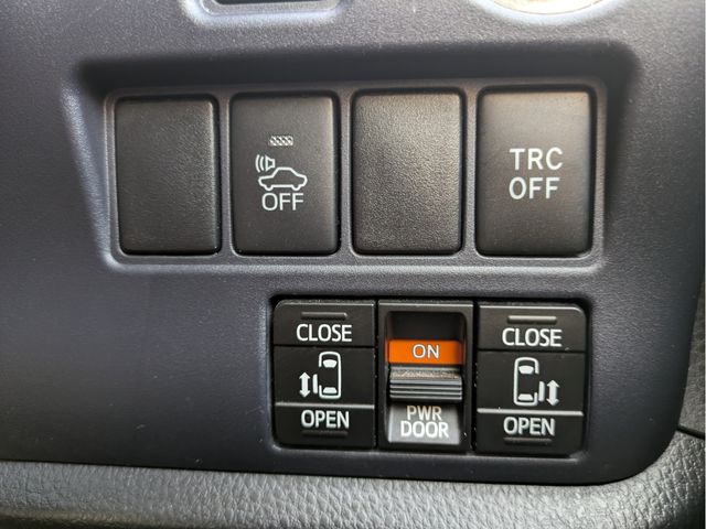 TOYOTA NOAH HYBRID 4WD 2015 Image 31