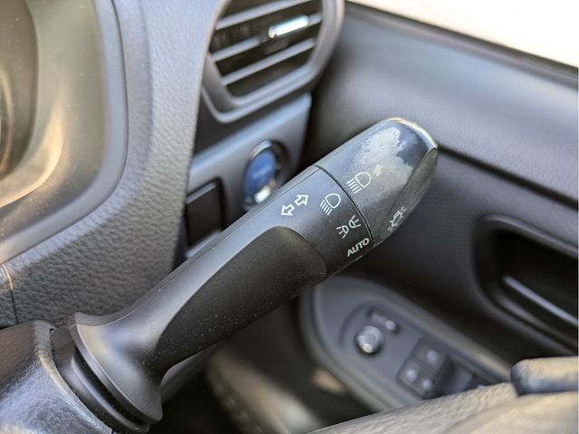 TOYOTA NOAH HYBRID 4WD 2015 Image 31