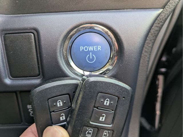 TOYOTA NOAH HYBRID 4WD 2015 Image 31