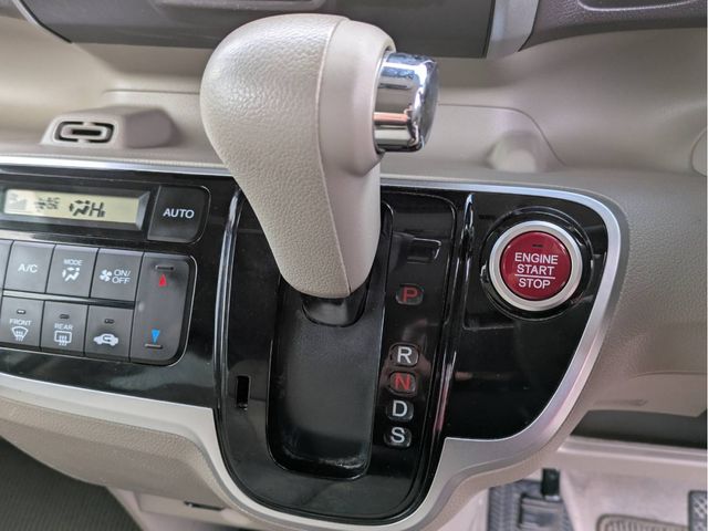 HONDA N BOX 2016 Image 31