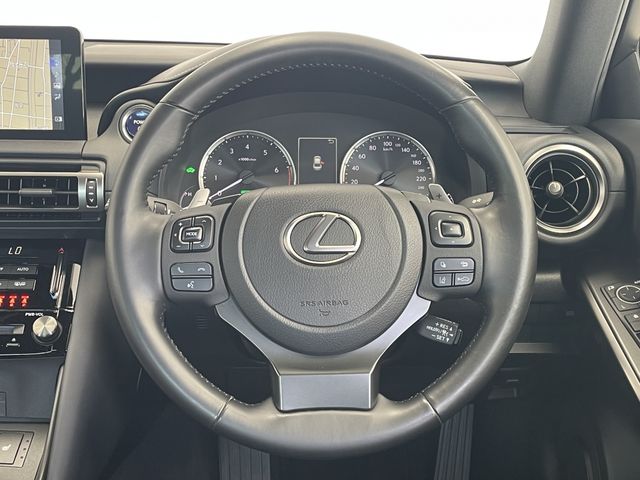 TOYOTA LEXUS IS300H 2022 Image 31