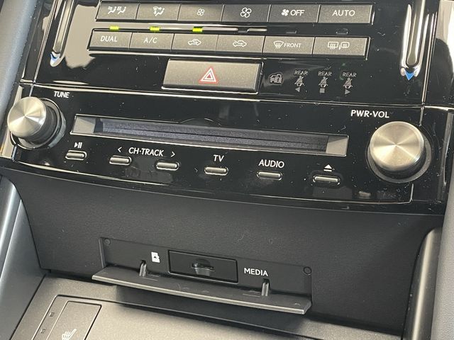 TOYOTA LEXUS IS300H 2022 Image 31