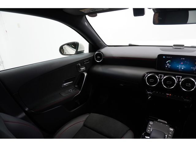 MERCEDES BENZ A CLAS 2021 Image 31