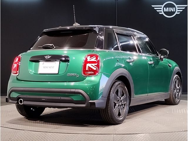 BMW MINI COOPER D 5DOOR 2023 Image 31