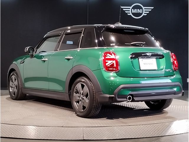 BMW MINI COOPER D 5DOOR 2023 Image 31