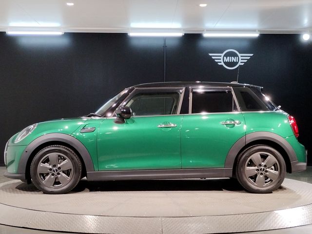 BMW MINI COOPER D 5DOOR 2023 Image 31