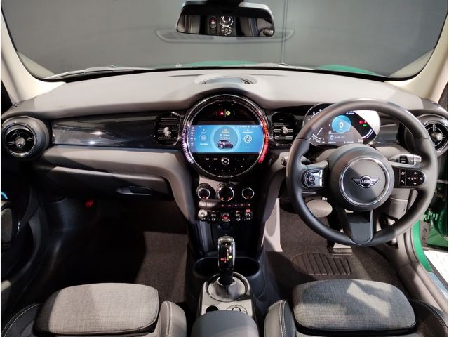 BMW MINI COOPER D 5DOOR 2023 Image 31