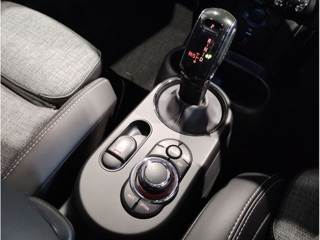 BMW MINI COOPER D 5DOOR 2023 Image 31