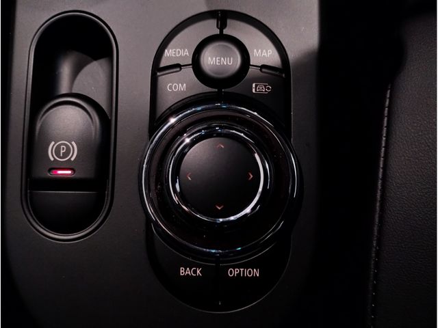 BMW MINI COOPER D 5DOOR 2023 Image 31