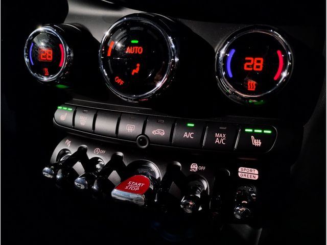 BMW MINI COOPER D 5DOOR 2023 Image 31