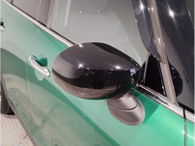 BMW MINI COOPER D 5DOOR 2023 Image 31