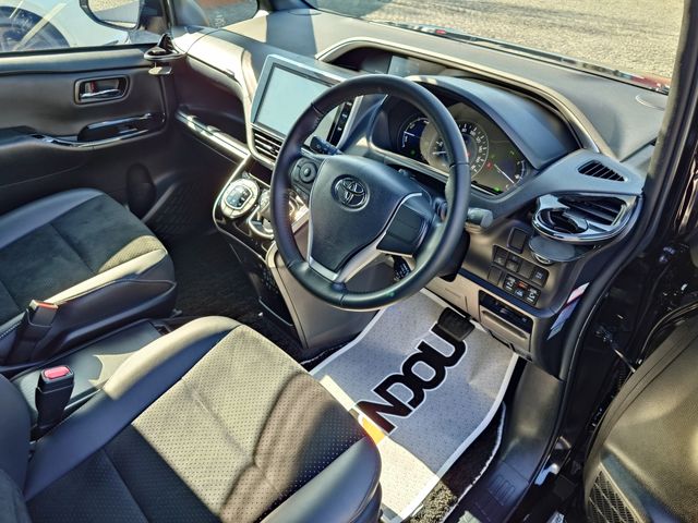 TOYOTA VOXY HYBRID 2020 Image 31