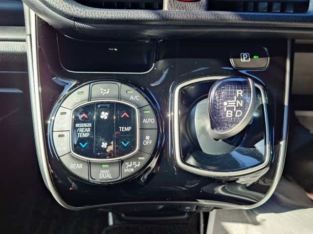 TOYOTA VOXY HYBRID 2020 Image 31