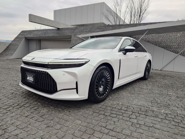 TOYOTA CROWN SEDAN HYBRID 2025 Image 31