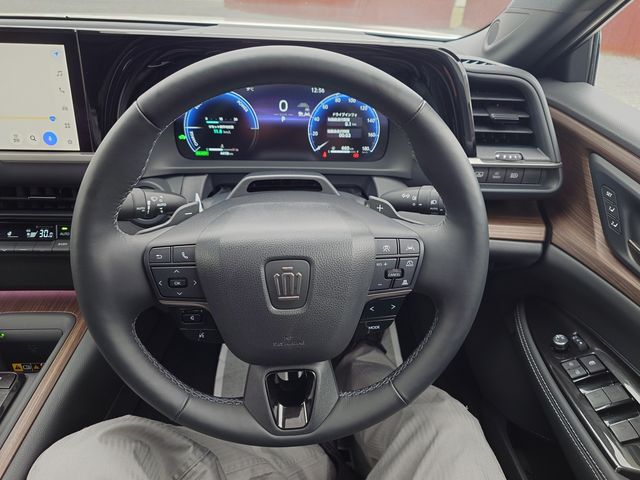 TOYOTA CROWN SEDAN HYBRID 2025 Image 31