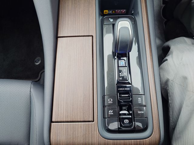 TOYOTA CROWN SEDAN HYBRID 2025 Image 31