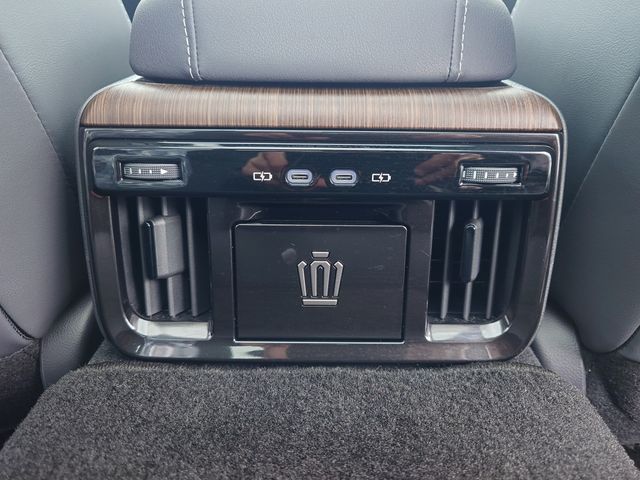 TOYOTA CROWN SEDAN HYBRID 2025 Image 31