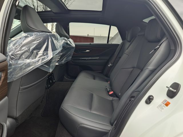 TOYOTA CROWN SEDAN HYBRID 2025 Image 31