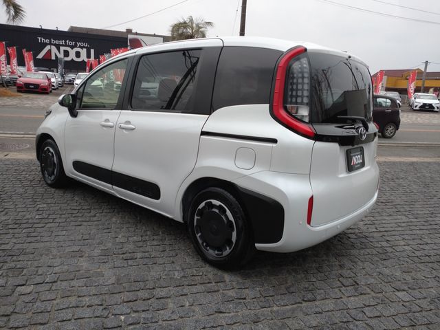 TOYOTA SIENTA HYBRID 2025 Image 31