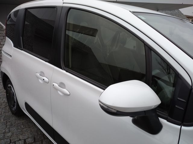 TOYOTA SIENTA HYBRID 2025 Image 31