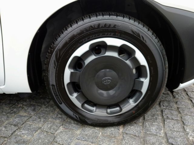 TOYOTA SIENTA HYBRID 2025 Image 31