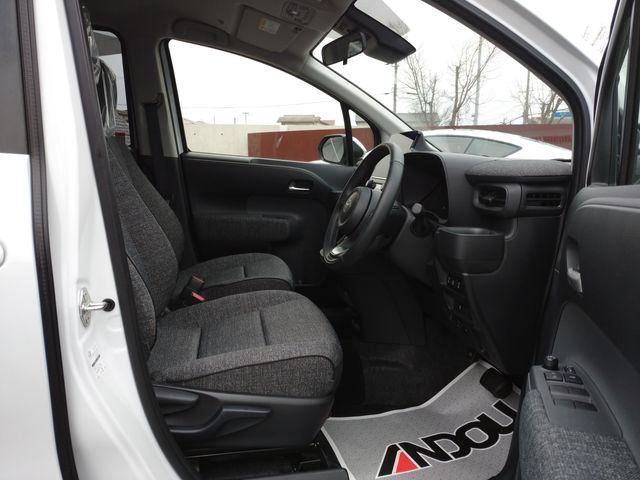 TOYOTA SIENTA HYBRID 2025 Image 31