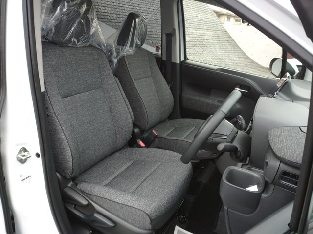 TOYOTA SIENTA HYBRID 2025 Image 31