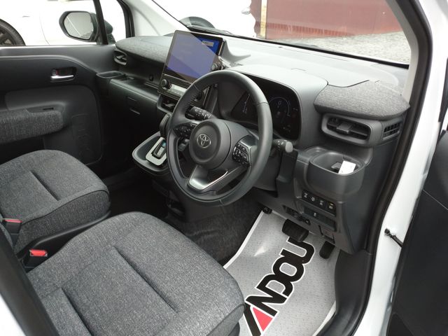 TOYOTA SIENTA HYBRID 2025 Image 31