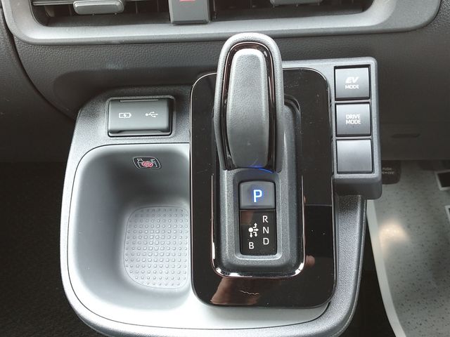 TOYOTA SIENTA HYBRID 2025 Image 31