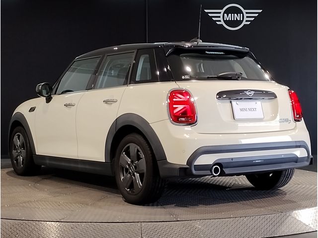 BMW MINI COOPER D 5DOOR 2021 Image 31