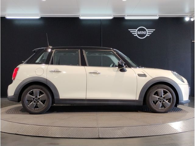 BMW MINI COOPER D 5DOOR 2021 Image 31