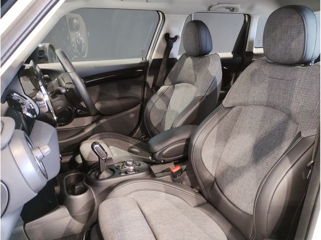 BMW MINI COOPER D 5DOOR 2021 Image 31