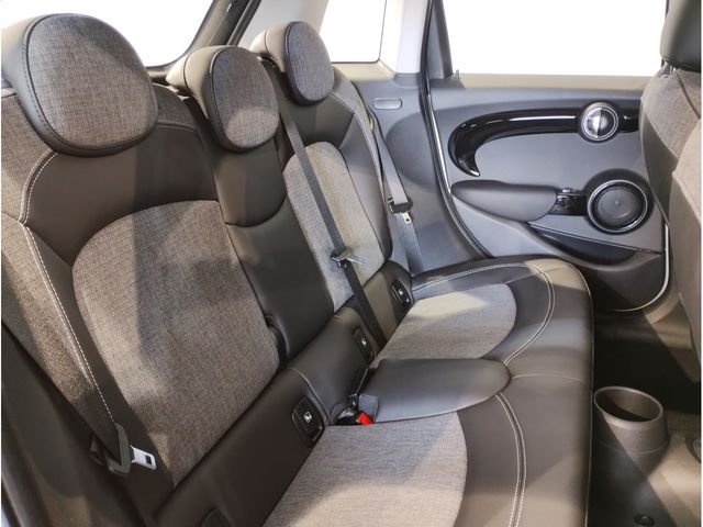 BMW MINI COOPER D 5DOOR 2021 Image 31