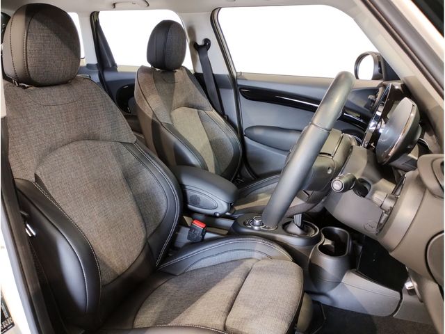 BMW MINI COOPER D 5DOOR 2021 Image 31