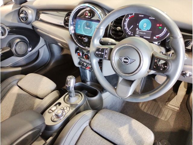 BMW MINI COOPER D 5DOOR 2021 Image 31