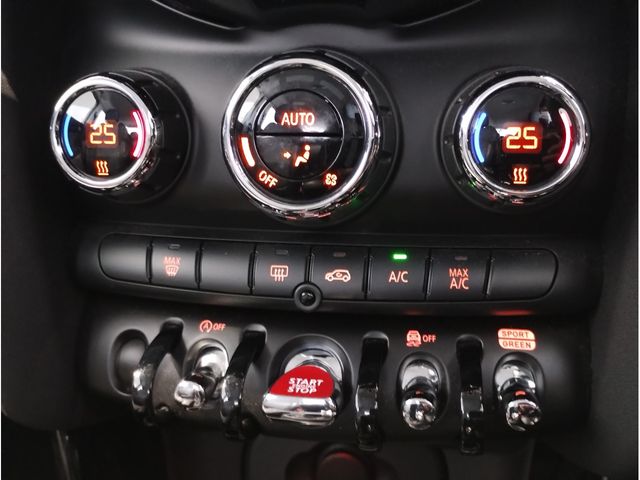 BMW MINI COOPER D 5DOOR 2021 Image 31