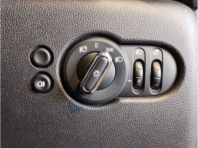 BMW MINI COOPER D 5DOOR 2021 Image 31