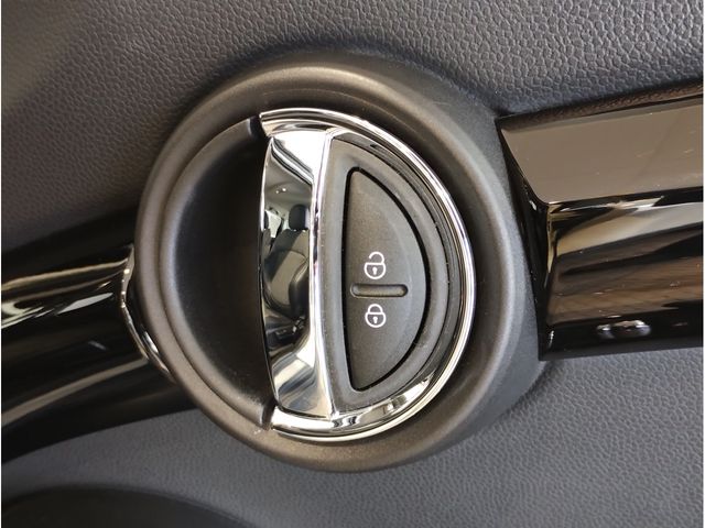 BMW MINI COOPER D 5DOOR 2021 Image 31