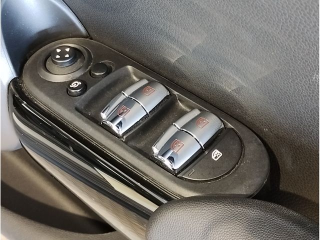 BMW MINI COOPER D 5DOOR 2021 Image 31