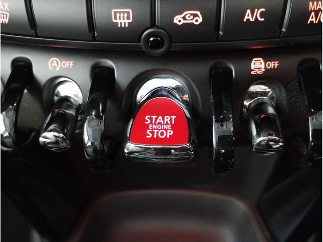 BMW MINI COOPER D 5DOOR 2021 Image 31